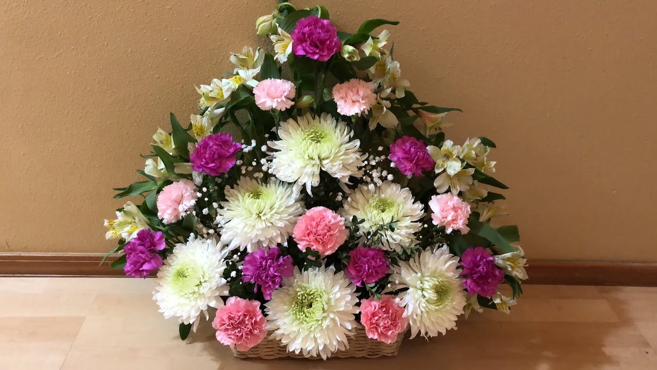 como hacer centros de flores para cementerio con crisantemos