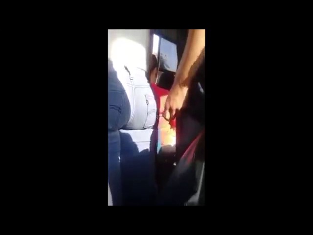metiendo mano en el autobús
